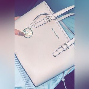 Pink Michael kors purse, comes with a long strap as well